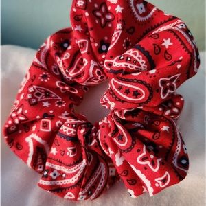 Variety of scrunchies - handmade with love ❤️